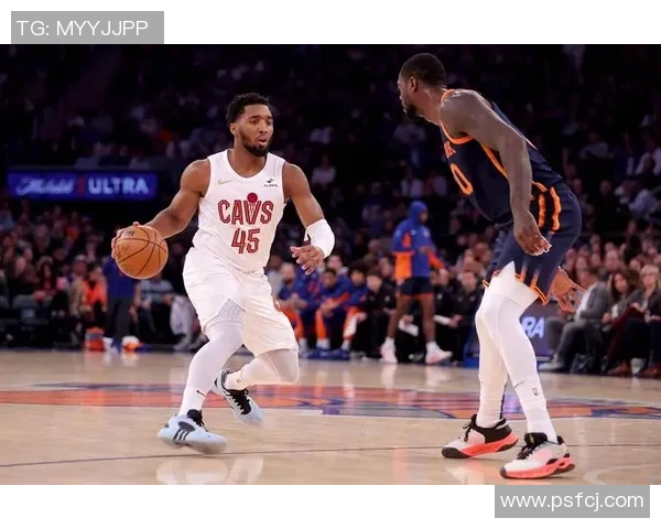 骑士与尼克斯对决精彩纷呈球迷期待新赛季的激烈碰撞 骑士与尼克斯对决精彩纷呈球迷期待新赛季的激烈碰撞